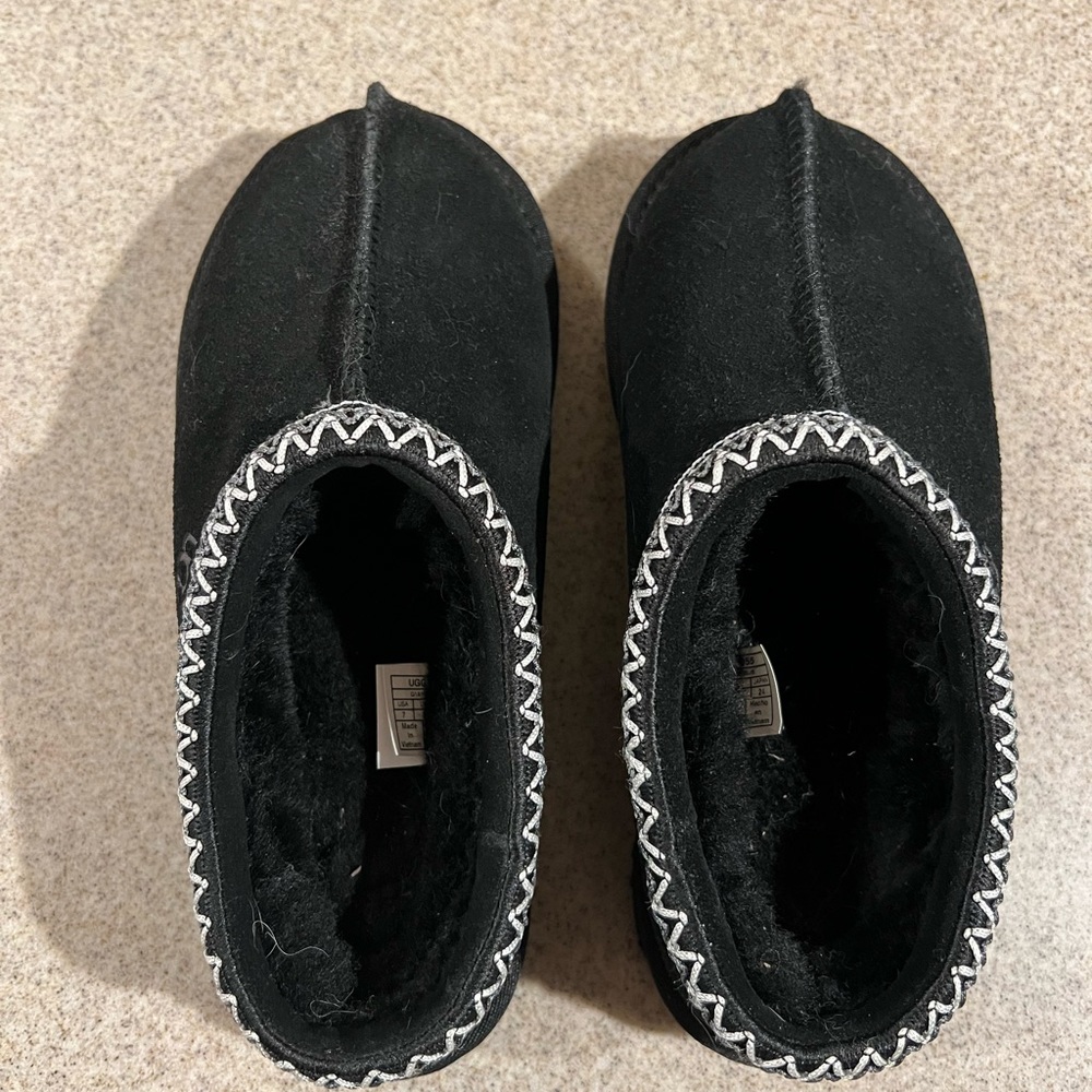 new UGG tasman black 7
